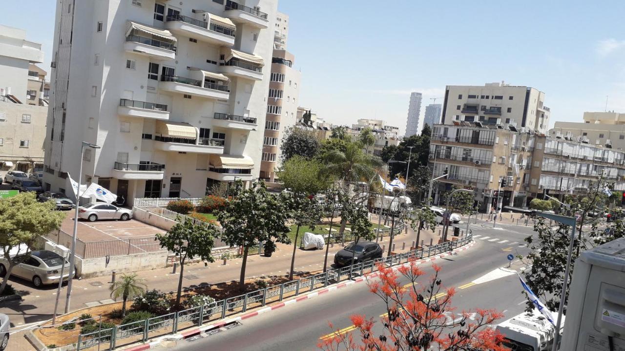 Bat Yam On The Beach Lägenhet Exteriör bild